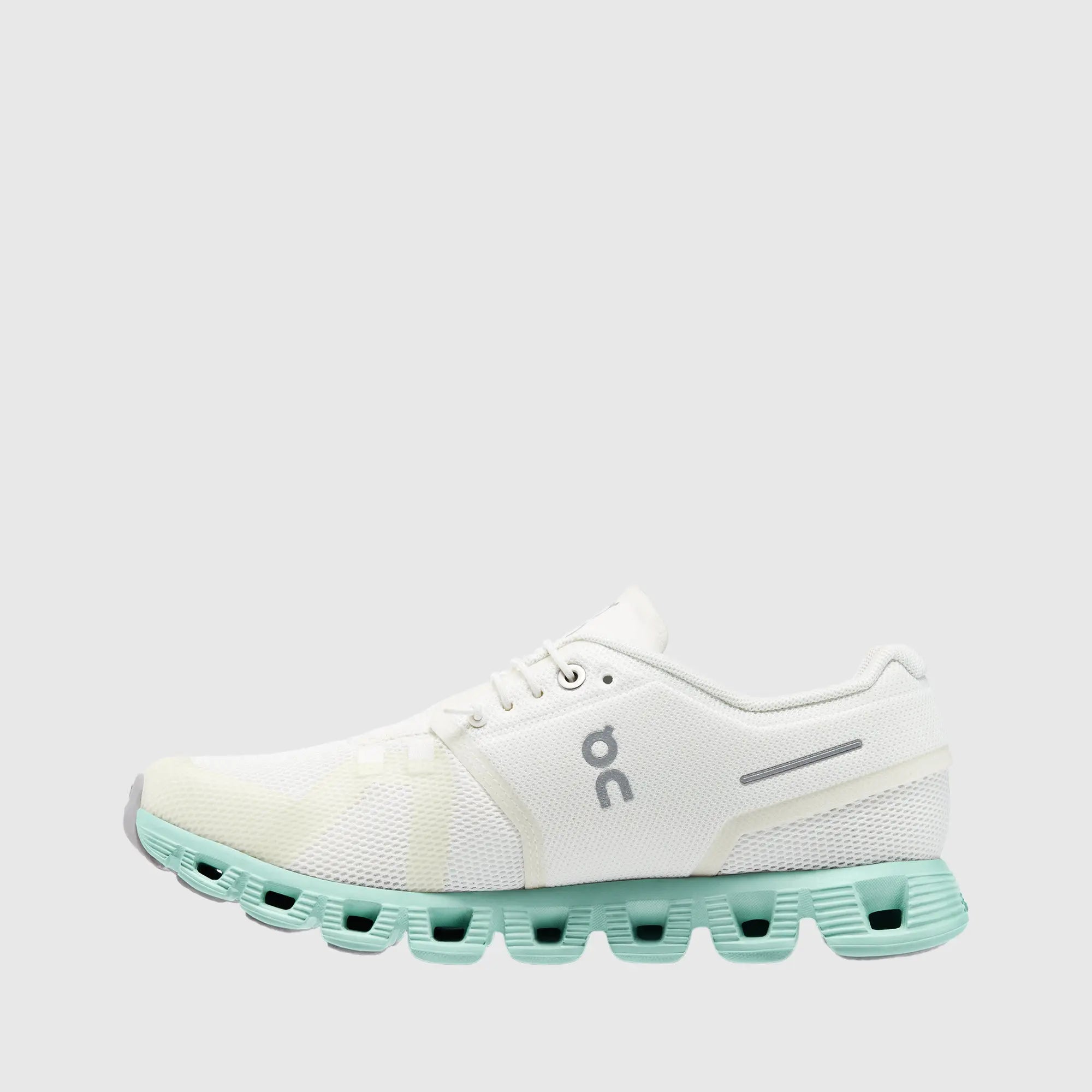 On Women's Cloud 5.0 Undyed-White | Creek | On Air Studio