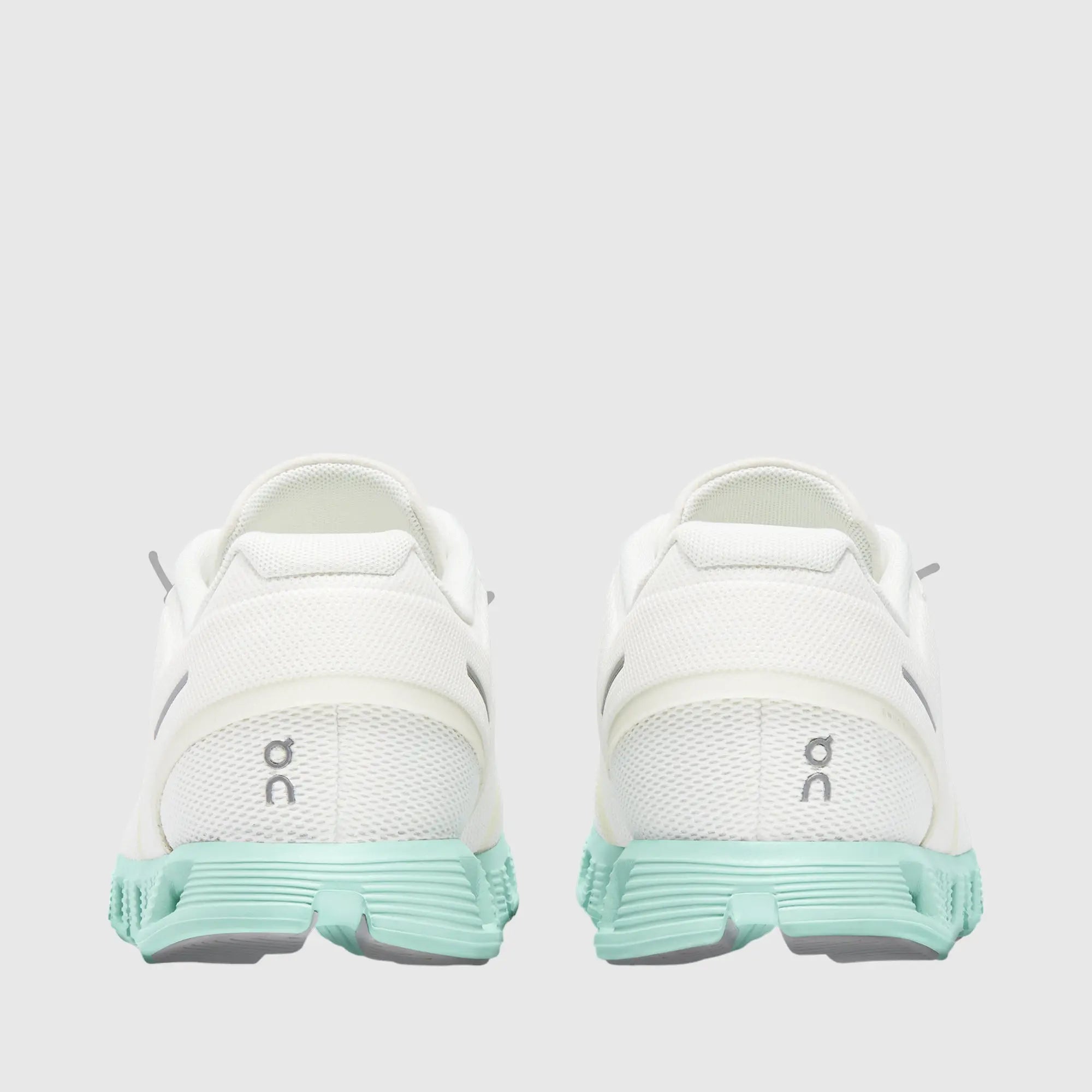 On Women's Cloud 5.0 Undyed-White | Creek | On Air Studio