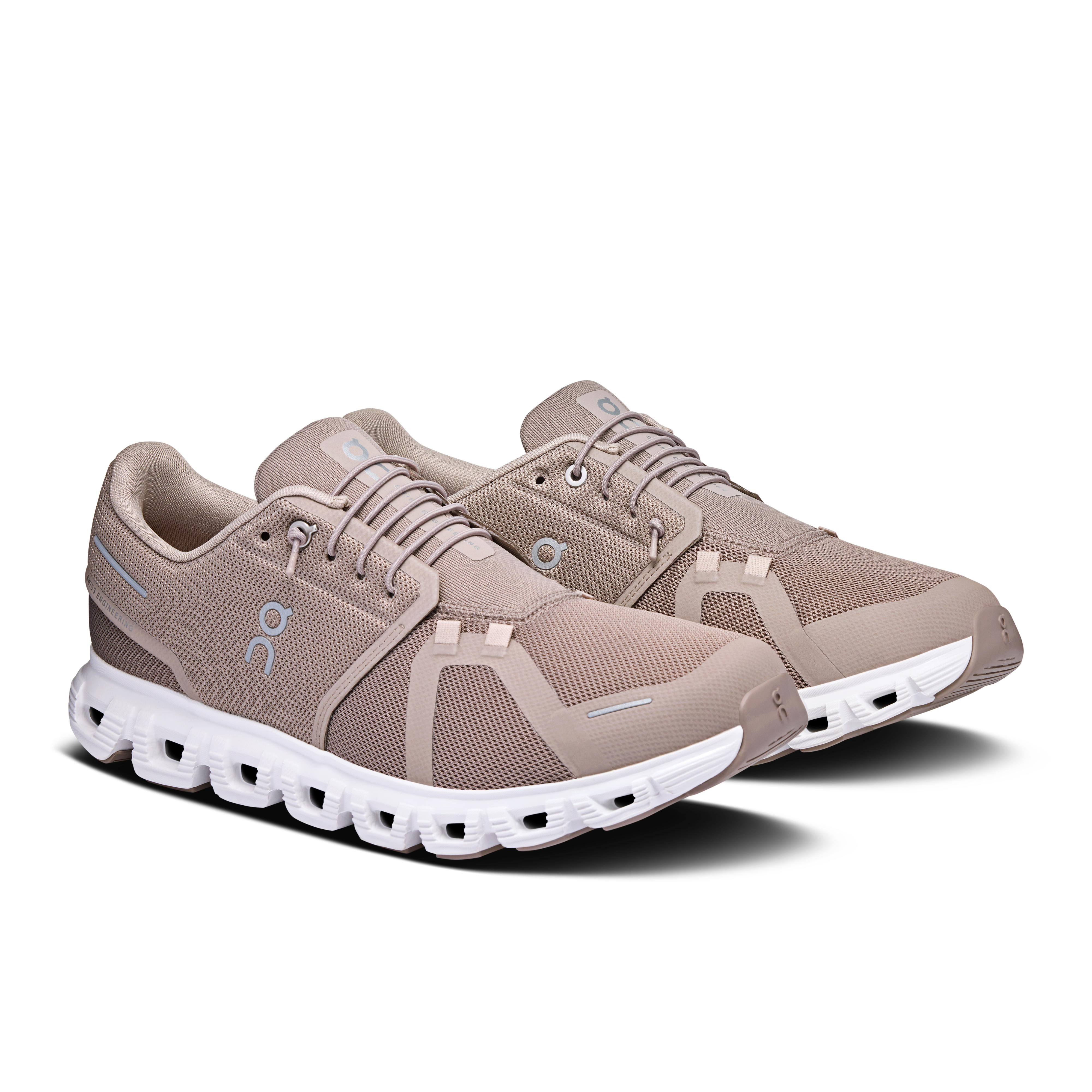 On mens cloud 6 lifestyle shoe in fog & white